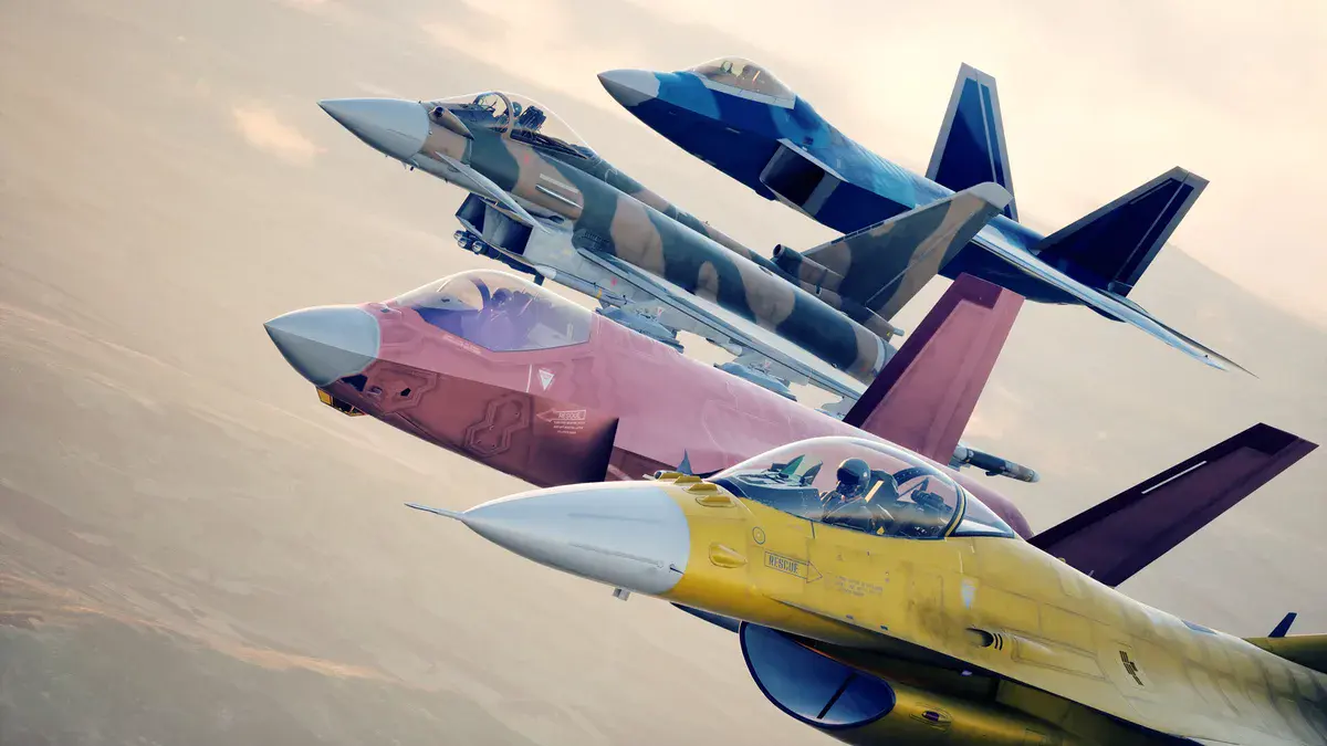 Quatre chasseurs aux livrées jaune, rose, camouflée et bleue volent en formation serrée dans Ace Combat 8: Wings of Theve