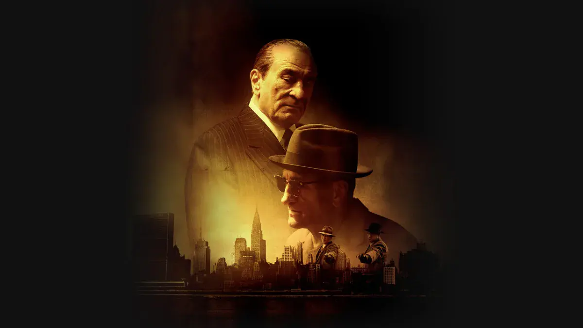 Robert De Niro dans ses deux rôles de The Alto Knights, Frank Costello en costume rayé et Vito Genovese en chapeau et lunettes, au-dessus des gratte-ciel de New York