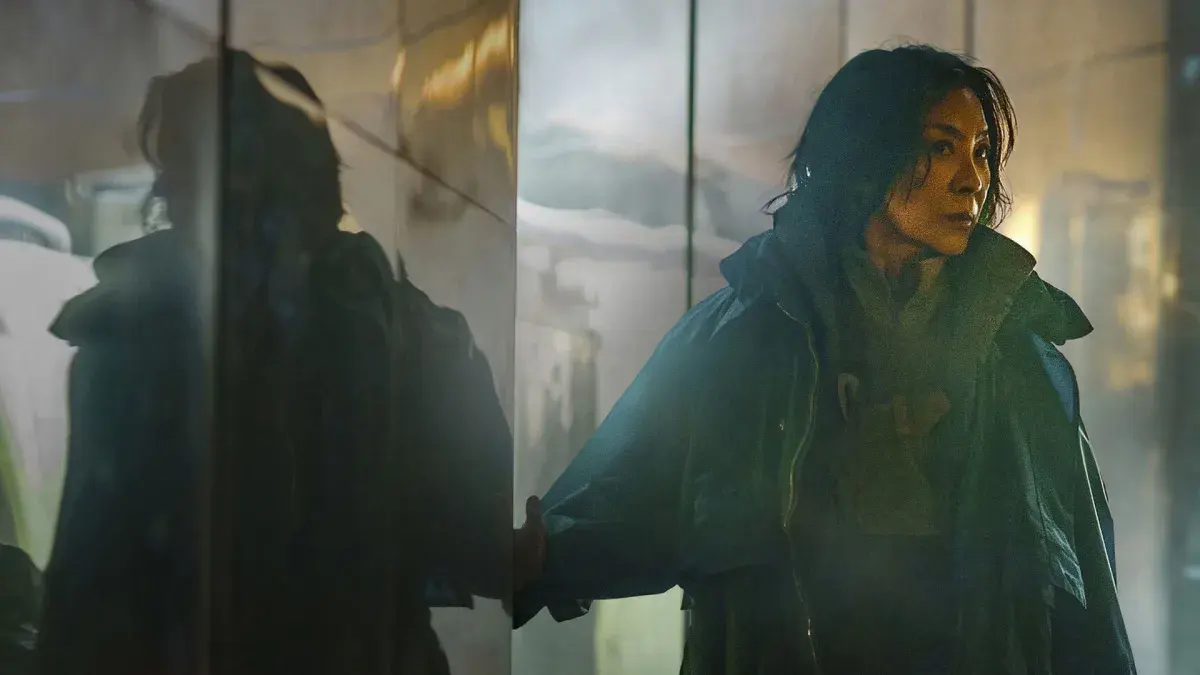 Michelle Yeoh dans le rôle d'Olwen, réplicante Blade Runner, dans la série Blade Runner 2099
