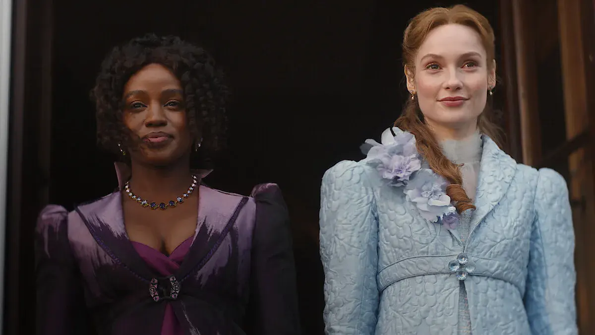 Masali Baduza (Michaela Stirling) et Hannah Dodd (Francesca Bridgerton), héroïnes de la saison 5 de La Chronique des Bridgerton
