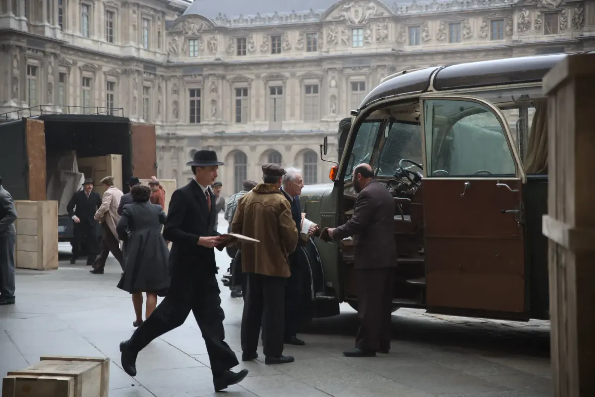 Image - Critique Les Héros Louvre une