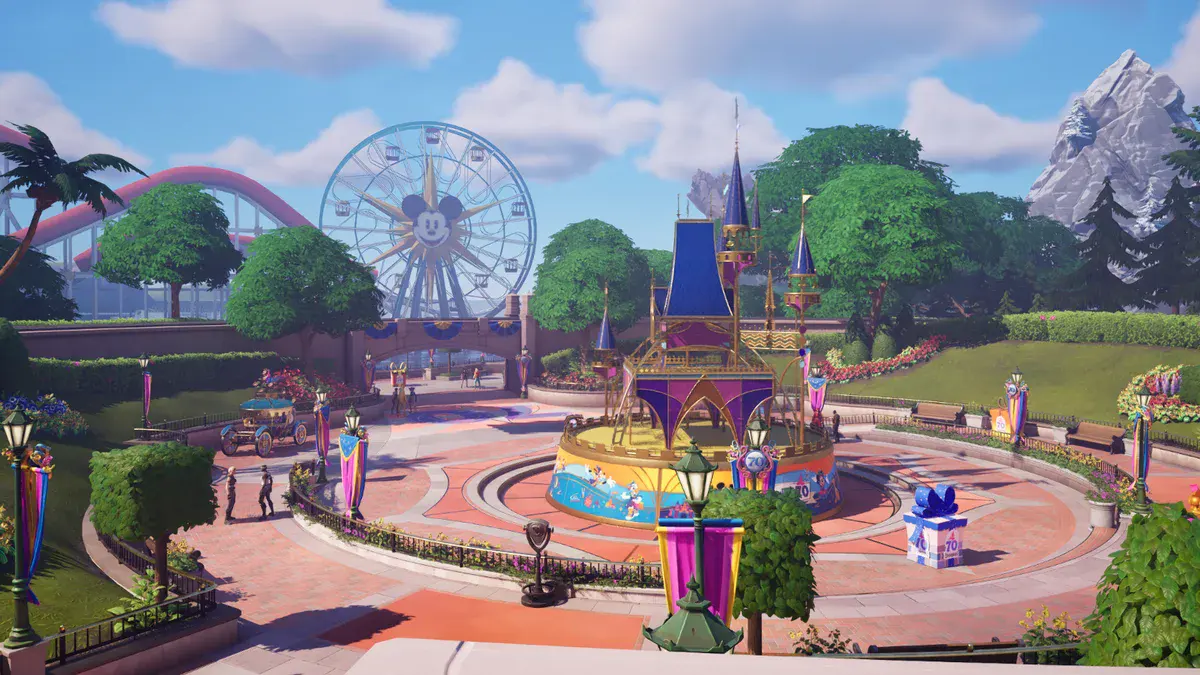 La place centrale de l'île Disneyland Game Rush dans Fortnite, avec la grande roue Mickey et le château des 70 ans du parc
