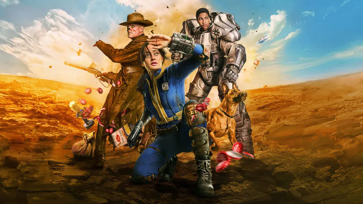 Lucy, la Goule et Maximus en armure assistée dans le désert, visuel officiel de la série Fallout de Prime Video