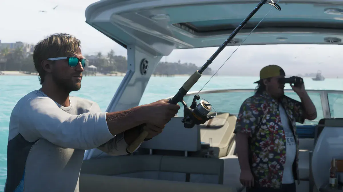 GTA 6 : Jason Duval, lunettes de soleil, pêche à la canne depuis un bateau au large des Keys, un acolyte aux jumelles derrière lui