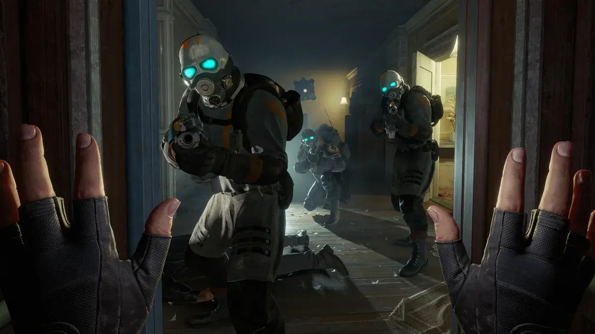 Soldats du Cartel braquant leurs armes sur le joueur dans un couloir de City 17, capture officielle de Half-Life: Alyx