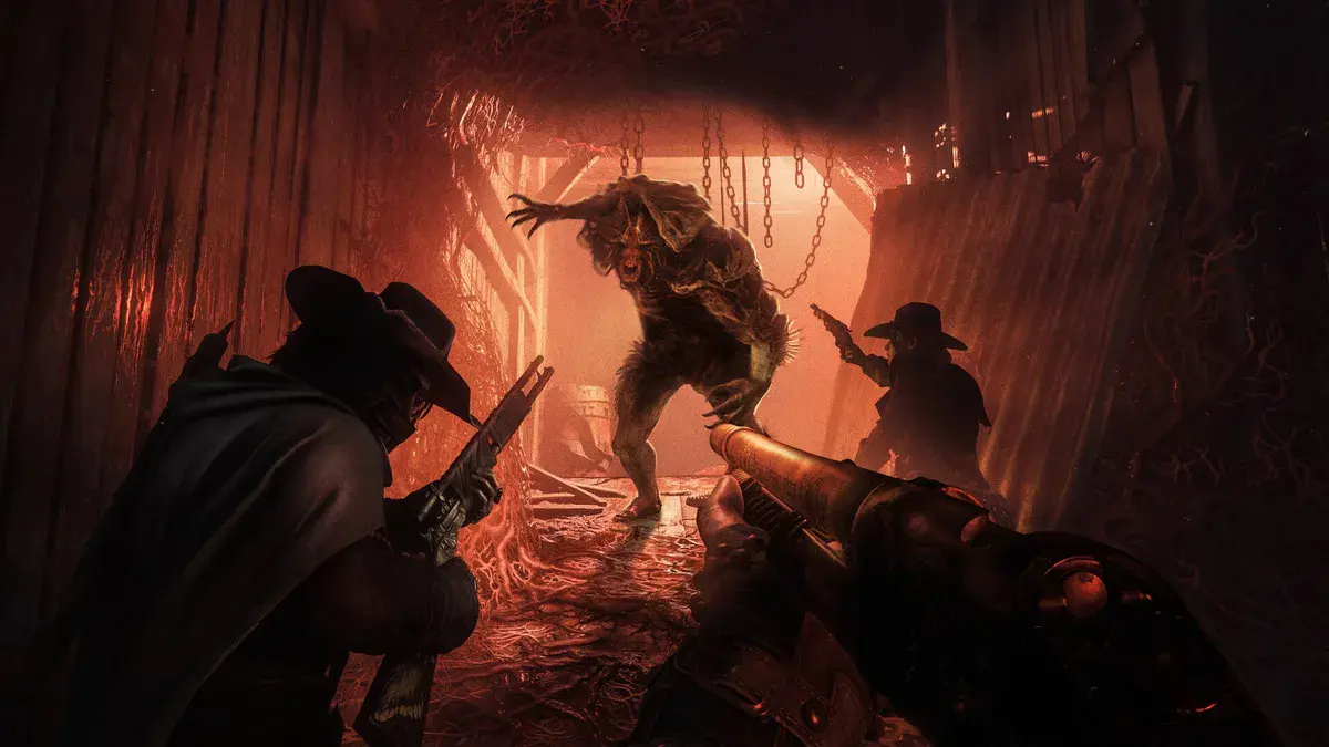 Deux chasseurs et un fusil pointé au premier plan face à une créature griffue dans une grange rougeoyante, dans Hunt: Showdown 1896