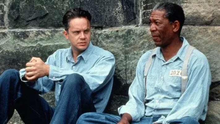 Tim Robbins et Morgan Freeman dans Les Évadés (1994)