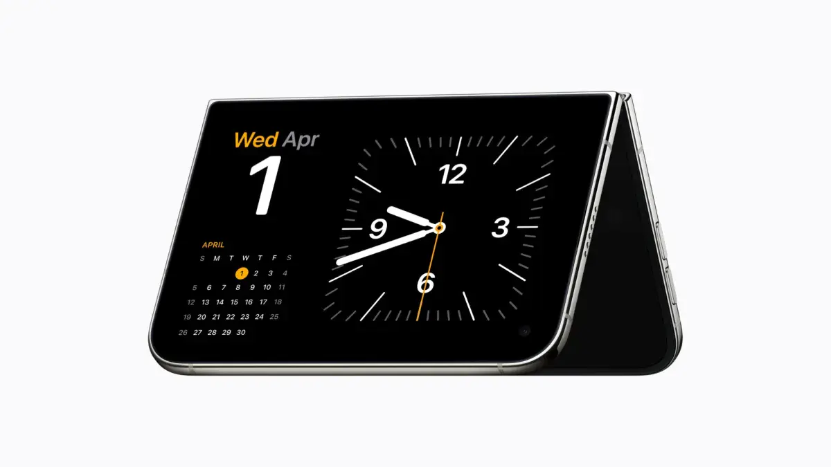 L'iPhone Duo à demi plié, posé en tente, avec la charnière visible sur le côté