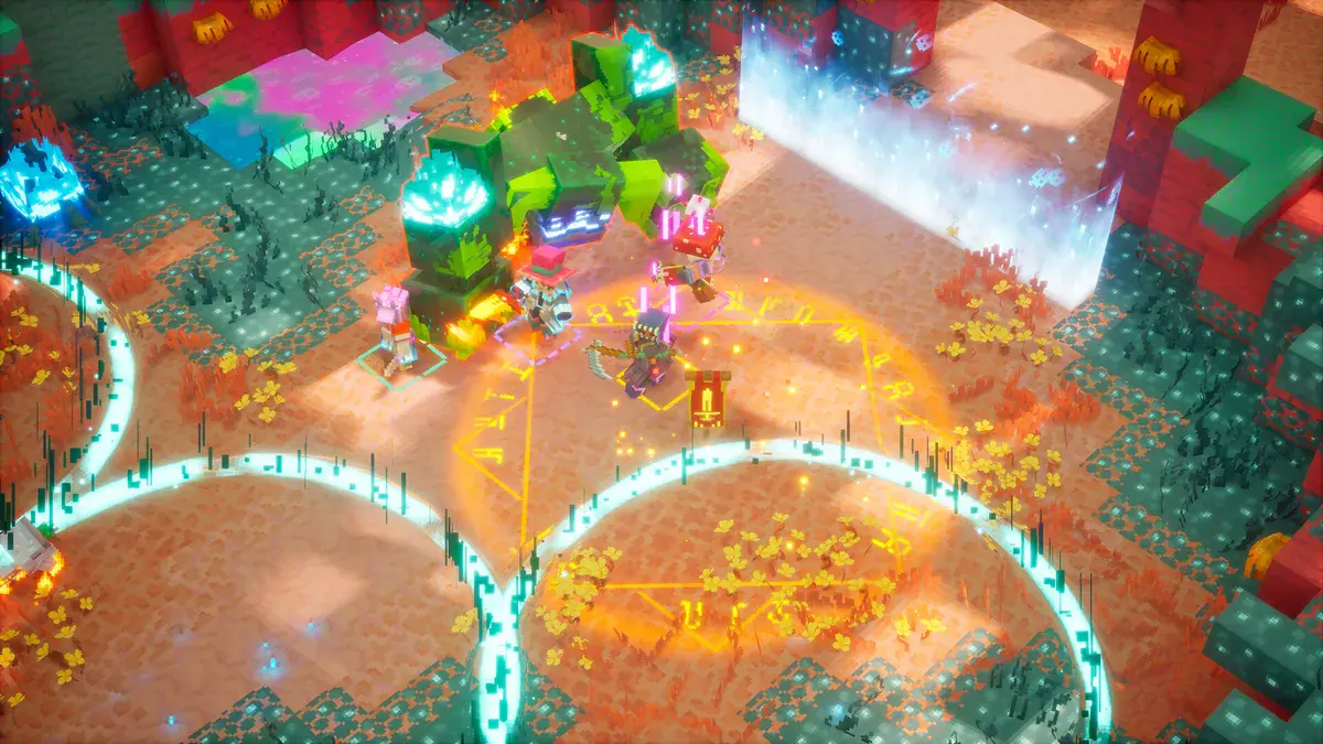 Quatre héros affrontent un grand golem de feuillage dans une arène de pierre rouge, au milieu de cercles lumineux, dans Minecraft Dungeons II
