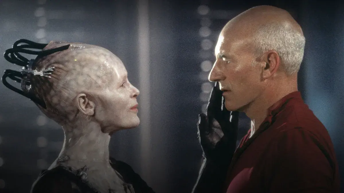 Patrick Stewart en Jean-Luc Picard face à la Reine Borg, jouée par Alice Krige, dans Star Trek : Premier Contact