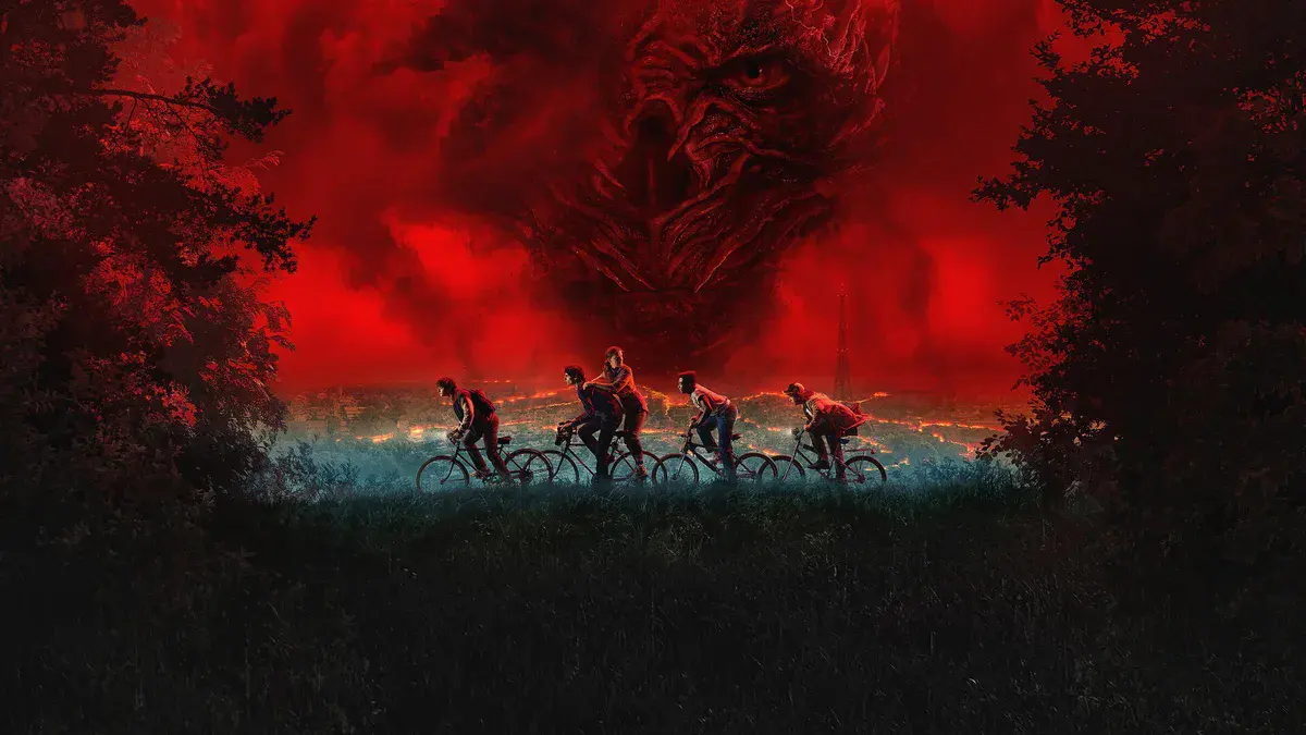 Les héros de Stranger Things à vélo dans un champ, sous un ciel rouge où se dessine le Flagelleur mental