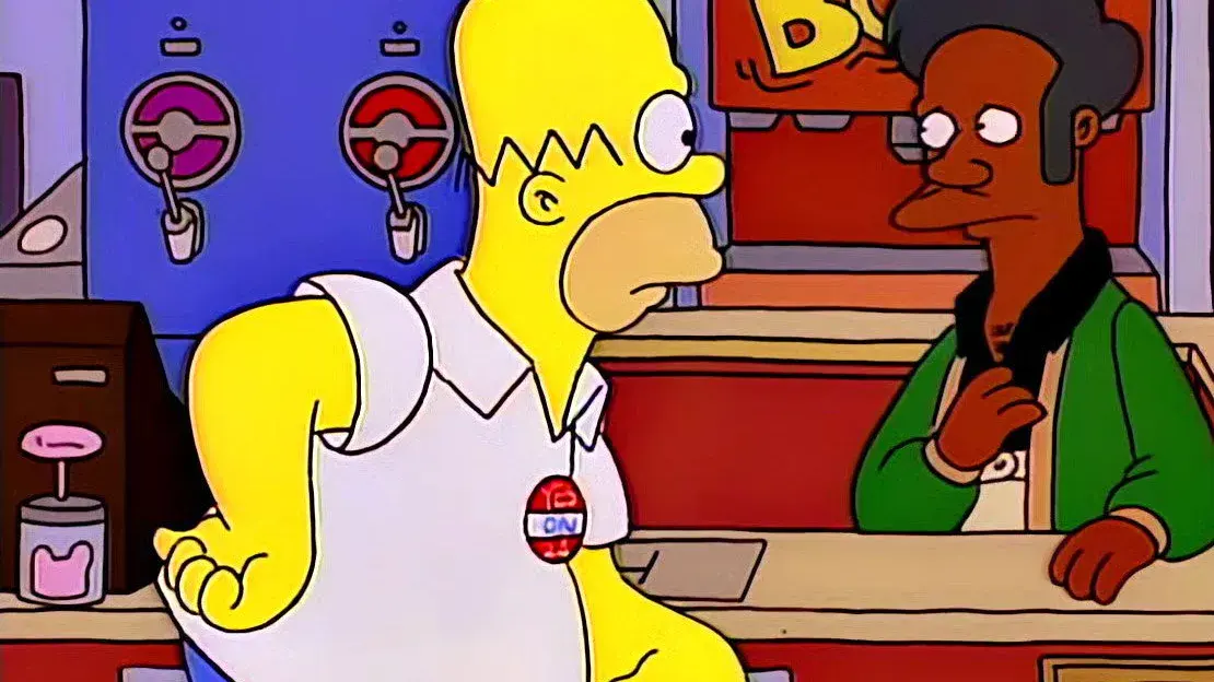 Homer et Apu face à face au comptoir du Kwik-E-Mart dans Les Simpson, épisode Much Apu About Nothing