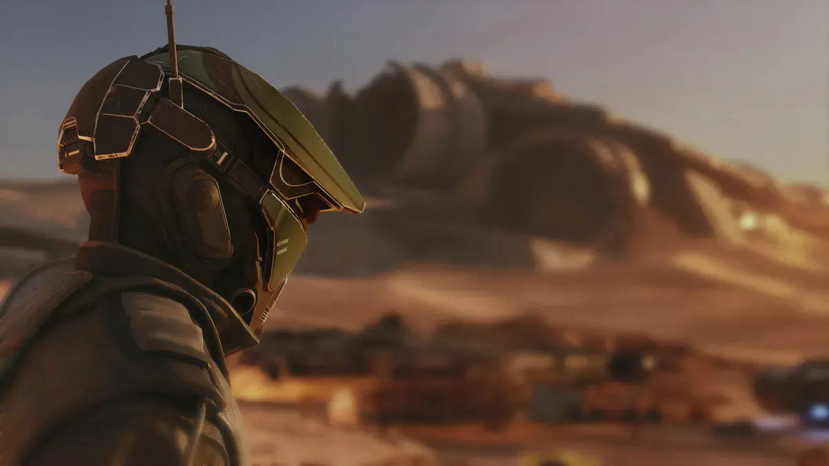 Un pilote casqué, vu de profil, devant l'épave floue d'un vaisseau échoué dans le désert, dans Star Wars: Galactic Racer