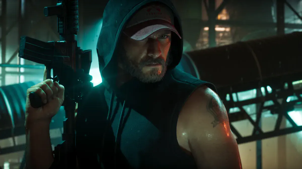 GTA 6 : Jason Duval, capuche sur une casquette et fusil d'assaut sur l'épaule, dans un entrepôt éclairé de néons verts