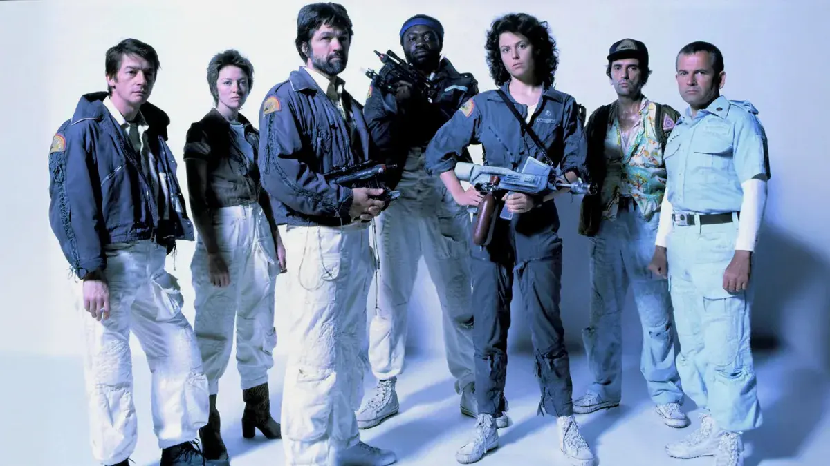 L'équipage du Nostromo dans Alien (1979), avec Tom Skerritt, barbu, troisième en partant de la gauche