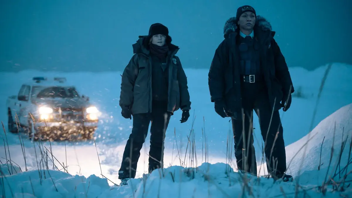 Jodie Foster et Kali Reis en policières dans la neige de True Detective Night Country