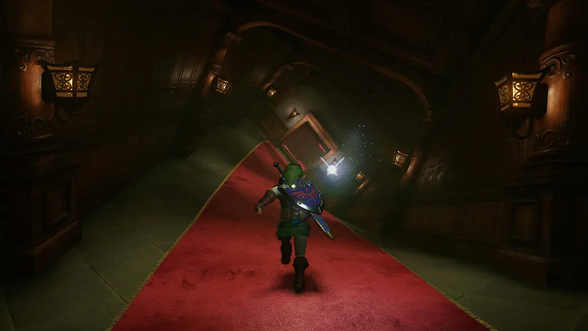 Link adulte court sur le tapis rouge du couloir tordu du Temple de la Forêt, Navi à ses côtés, dans le remake de Zelda: Ocarina of Time sur Switch 2