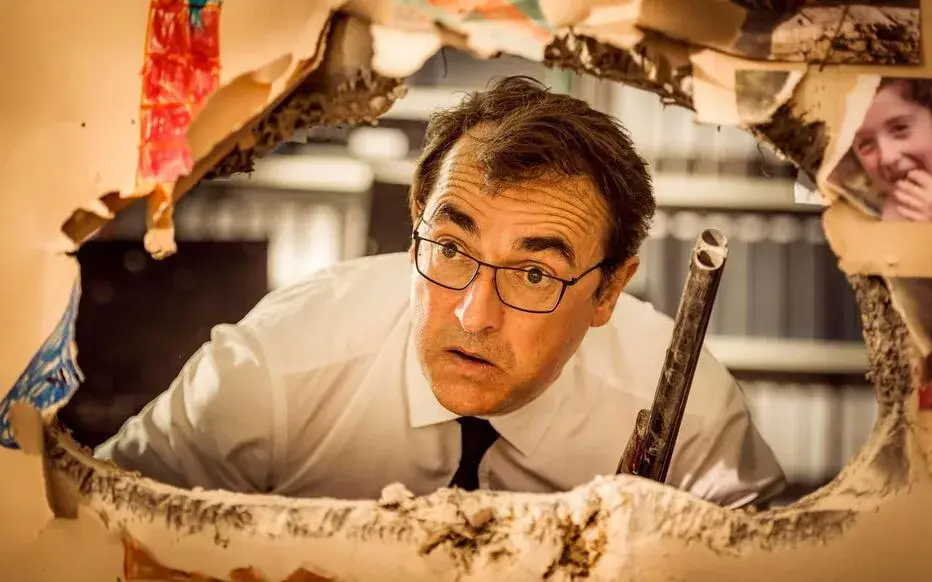 Albert Dupontel prépare son retour avec le cynique "Il faut brûler maman"