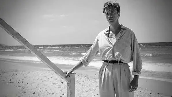 Critique de l’Étranger : François Ozon adapte Camus avec classicisme