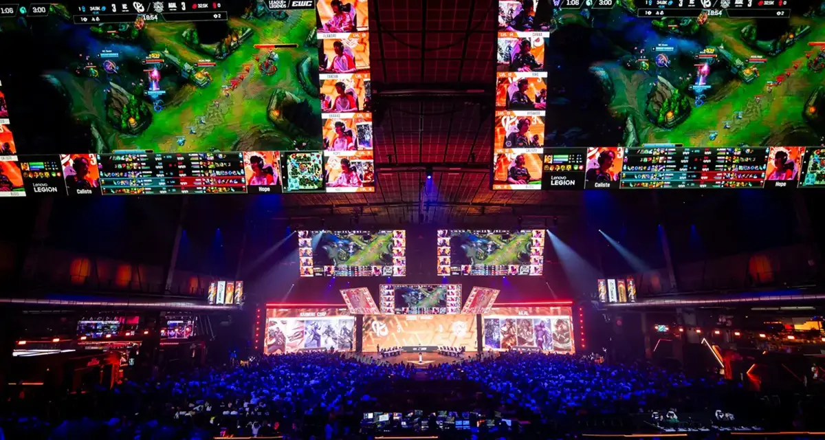 EWC 2026 LoL: la Karmine Corp renverse T1 et défie Dplus KIA en finale à Paris