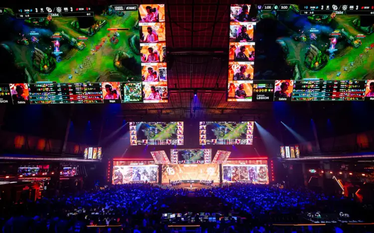 EWC 2026 LoL: la Karmine Corp renverse T1 et défie Dplus KIA en finale à Paris