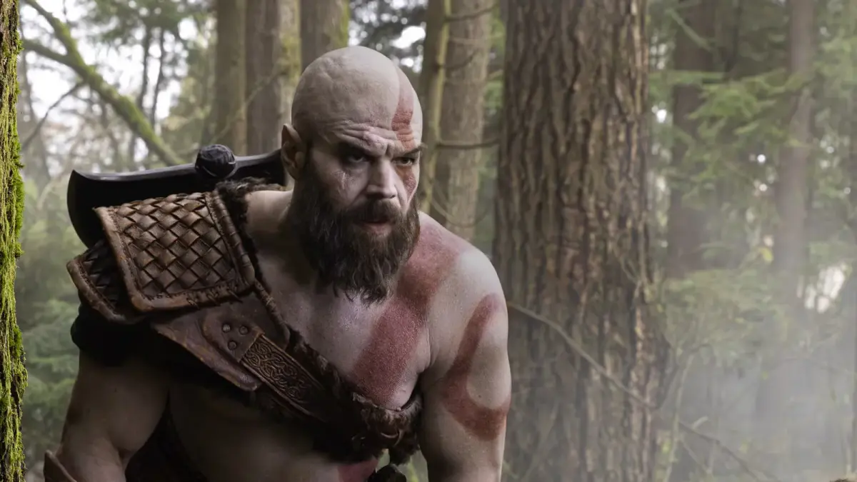 Ryan Hurst en Kratos, première image officielle de la série God of War de Prime Video
