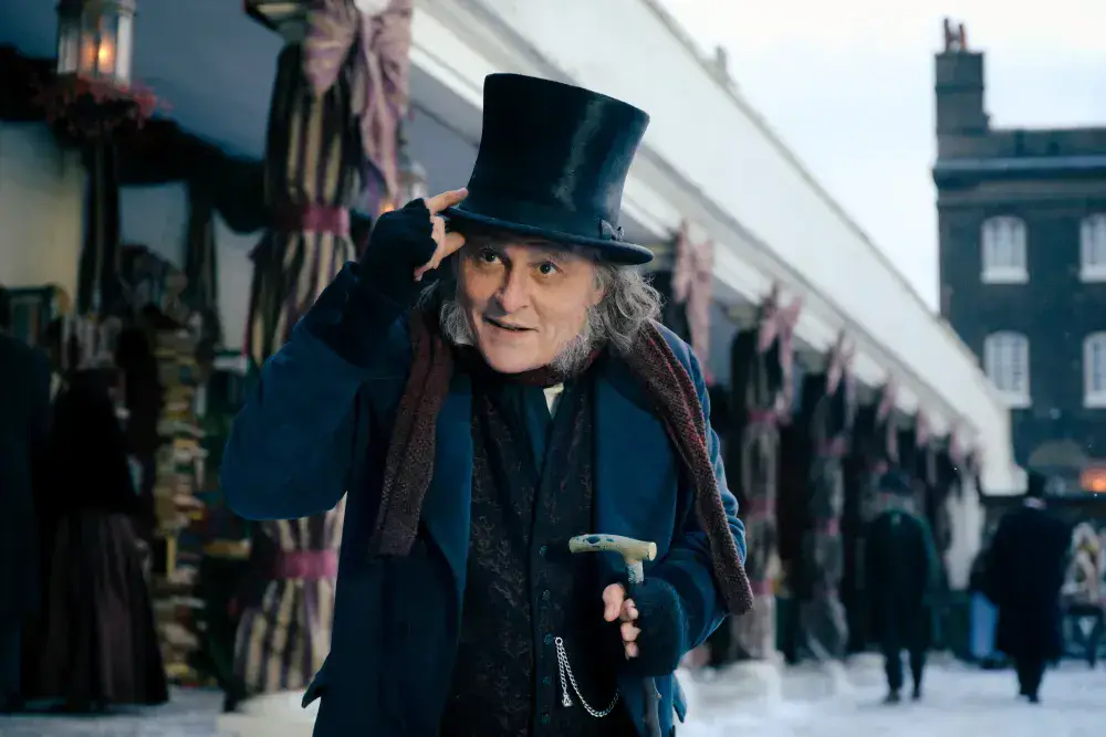 Johnny Depp crée la surprise à la Comic-Con en Ebenezer Scrooge