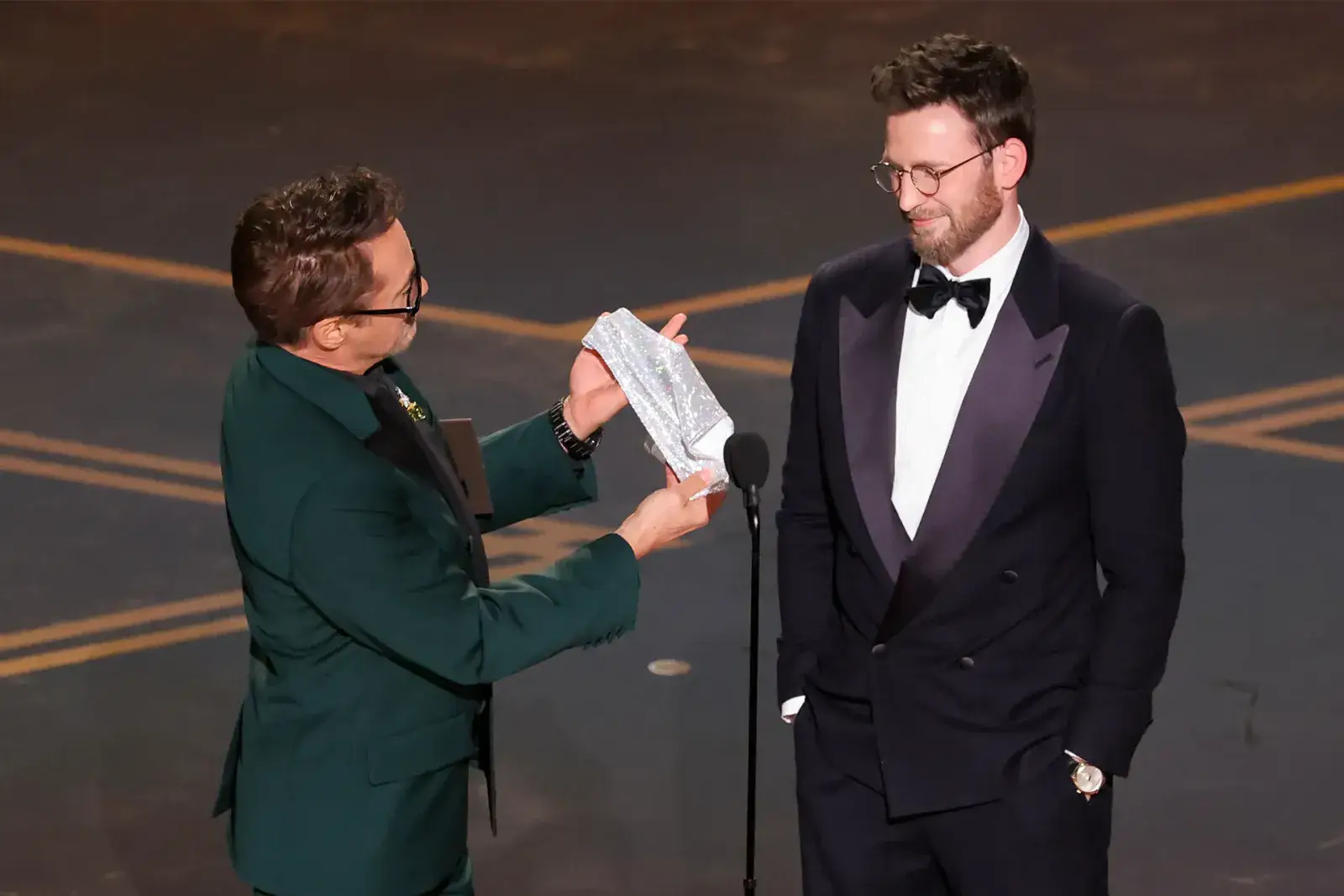 Oscars 2026 : Le show de Robert Downey Jr. et Chris Evans pour teaser Avengers 5