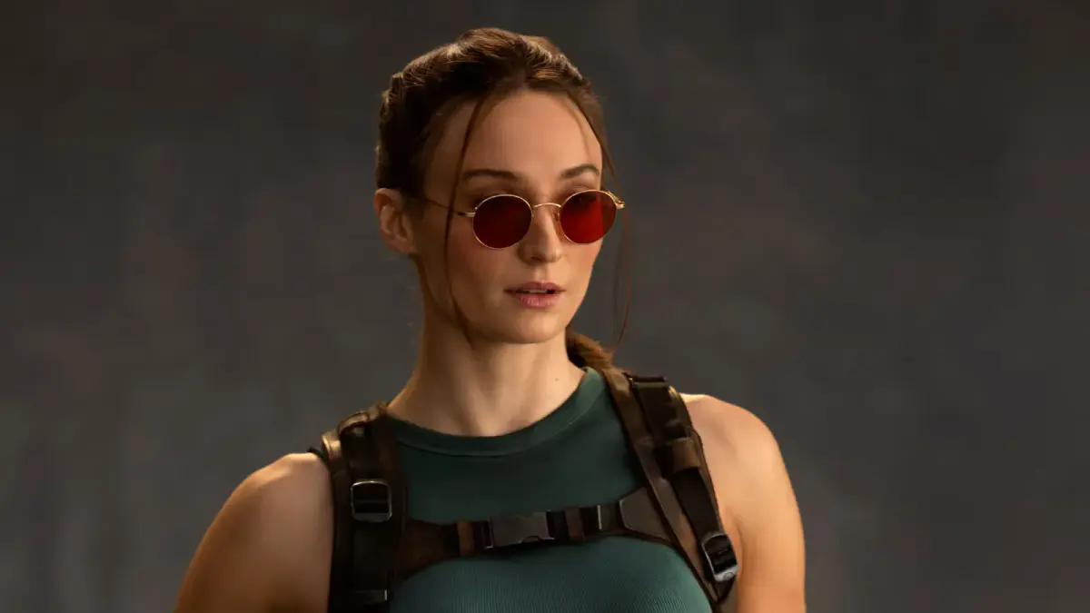 sophie turner lara croft dans tomb raider prime series
