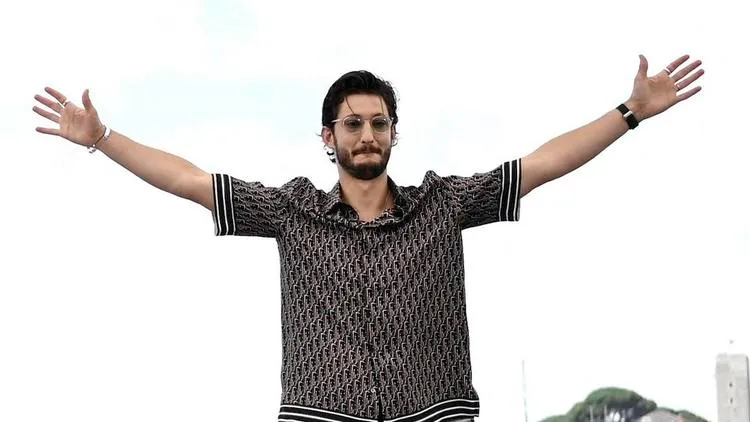 Image - Gourou Pierre Niney retrouve Yann