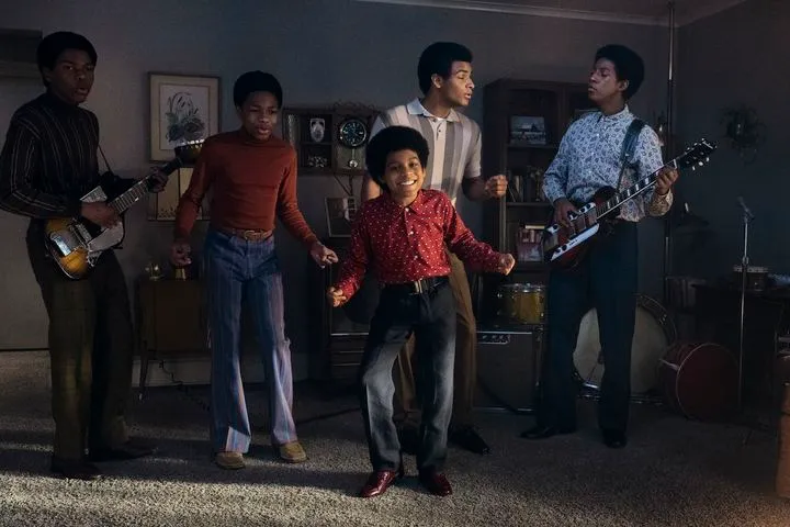 Michael moonwalk vers le milliard, la critique s’étrangle